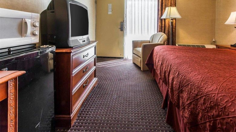 <b>Quality Inn & Suites Room</b>. Images powered by <a href="https://iceportal.shijigroup.com/" title="IcePortal" target="_blank">IcePortal</a>.