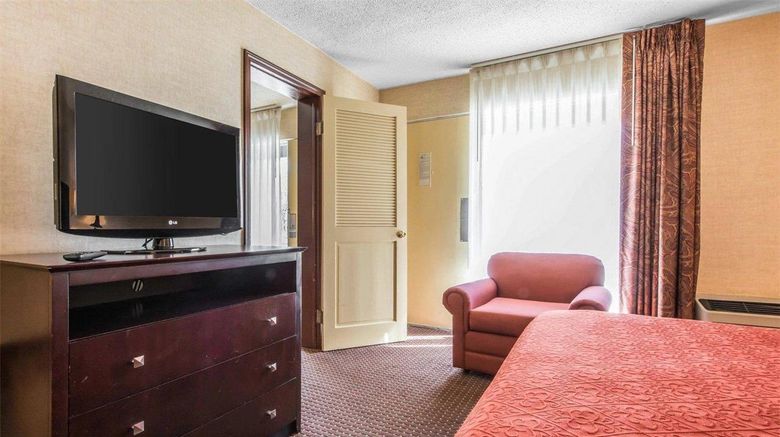 <b>Quality Inn & Suites Suite</b>. Images powered by <a href="https://iceportal.shijigroup.com/" title="IcePortal" target="_blank">IcePortal</a>.