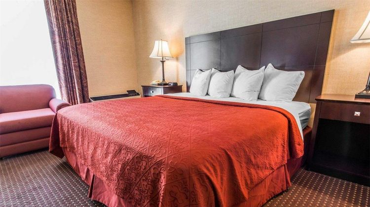 Quality Inn & Suites Suite