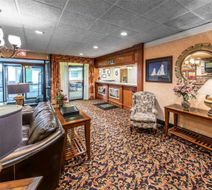 Quality Inn & Suites Lobby