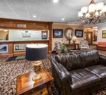 Quality Inn & Suites Lobby