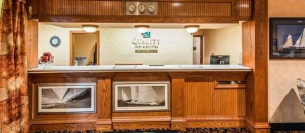 Quality Inn & Suites Lobby