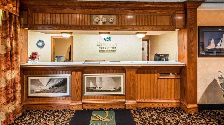 Quality Inn & Suites Lobby