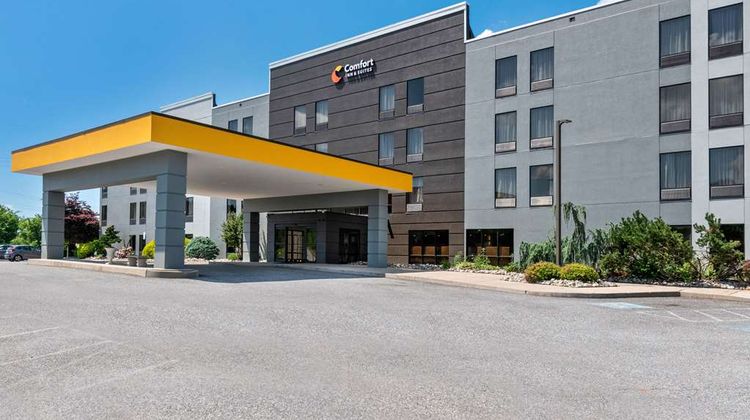 Comfort Inn and Suites York North Exterior