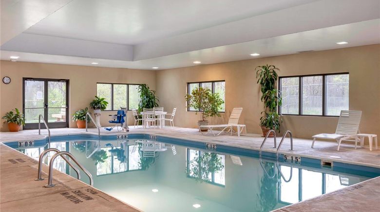 <b>Comfort Inn Pool</b>. Images powered by <a href="https://iceportal.shijigroup.com/" title="IcePortal" target="_blank">IcePortal</a>.