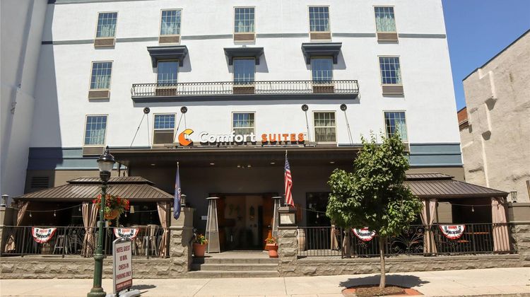 Comfort Suites Downtown Carlisle Exterior