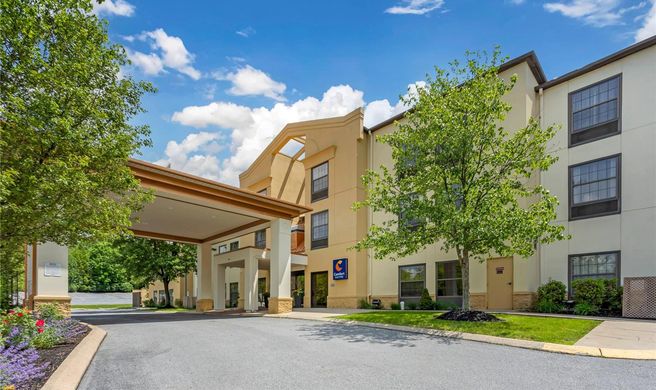 Comfort Suites State College Exterior