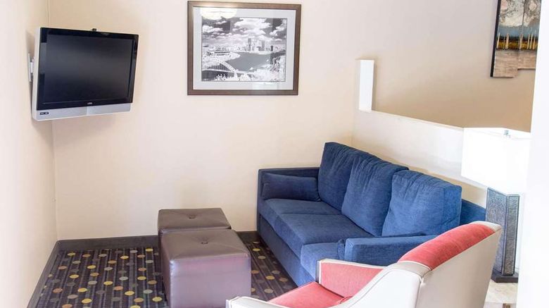 <b>Comfort Inn Pittsburgh Lobby</b>. Images powered by <a href="https://iceportal.shijigroup.com/" title="IcePortal" target="_blank">IcePortal</a>.