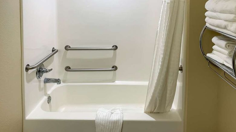 <b>Comfort Inn Pittsburgh Suite</b>. Images powered by <a href="https://iceportal.shijigroup.com/" title="IcePortal" target="_blank">IcePortal</a>.