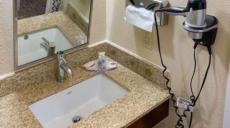 <b>Comfort Inn Pittsburgh Suite</b>. Images powered by <a href="https://iceportal.shijigroup.com/" title="IcePortal" target="_blank">IcePortal</a>.