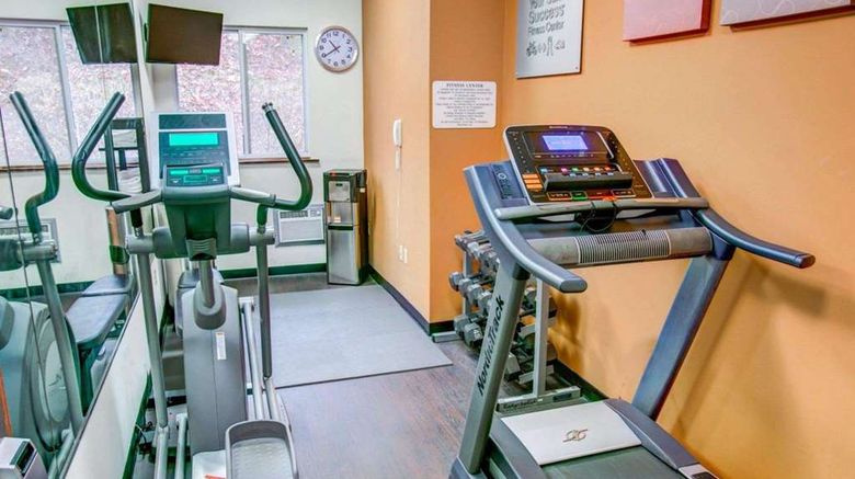 <b>Comfort Suites Pittsburgh Airport Health</b>. Images powered by <a href="https://iceportal.shijigroup.com/" title="IcePortal" target="_blank">IcePortal</a>.