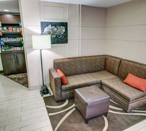 Comfort Suites Pittsburgh Airport Lobby