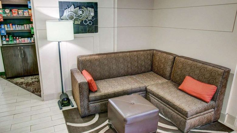 <b>Comfort Suites Pittsburgh Airport Lobby</b>. Images powered by <a href="https://iceportal.shijigroup.com/" title="IcePortal" target="_blank">IcePortal</a>.
