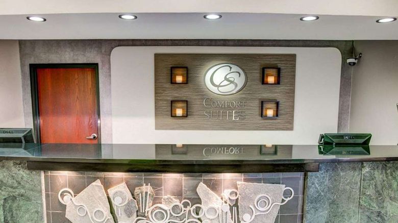 <b>Comfort Suites Pittsburgh Airport Lobby</b>. Images powered by <a href="https://iceportal.shijigroup.com/" title="IcePortal" target="_blank">IcePortal</a>.
