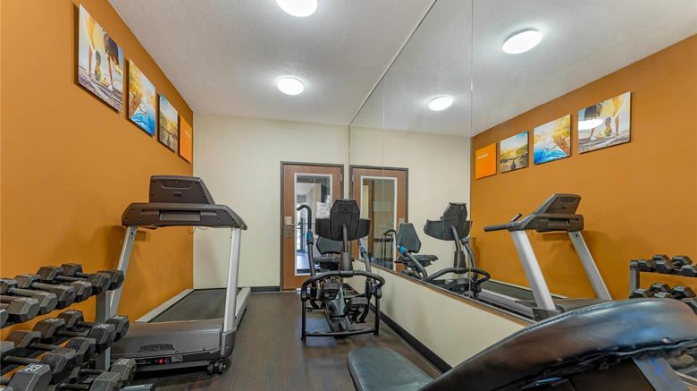 <b>Comfort Suites Pittsburgh Airport Health</b>. Images powered by <a href="https://iceportal.shijigroup.com/" title="IcePortal" target="_blank">IcePortal</a>.