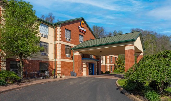 Comfort Suites Pittsburgh Airport Exterior