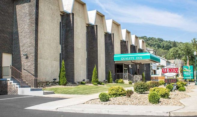 Quality Inn & Conference Center Exterior
