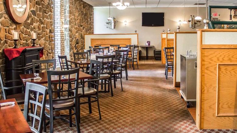 <b>Quality Inn & Conference Center Restaurant</b>. Images powered by <a href="https://iceportal.shijigroup.com/" title="IcePortal" target="_blank">IcePortal</a>.