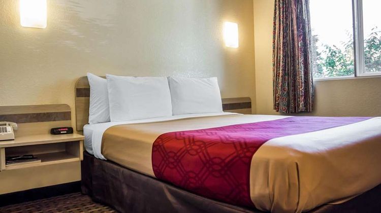 Econo Lodge Meadville Room