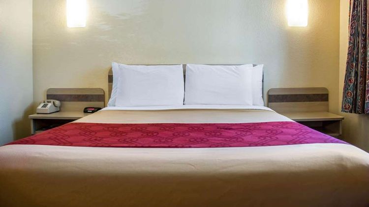 Econo Lodge Meadville Room