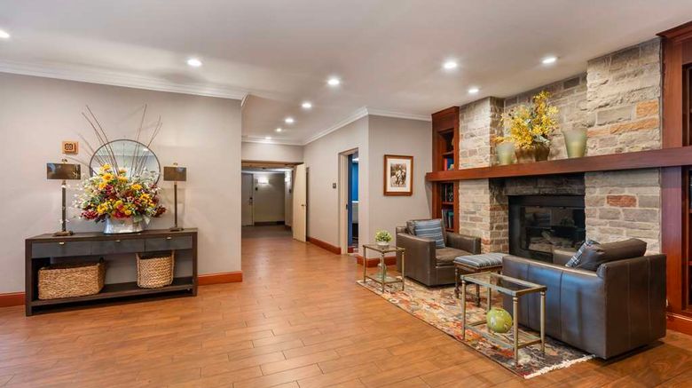 <b>Best Western Plus White Bear Country Inn Lobby</b>. Images powered by <a href="https://iceportal.shijigroup.com/" title="IcePortal" target="_blank">IcePortal</a>.