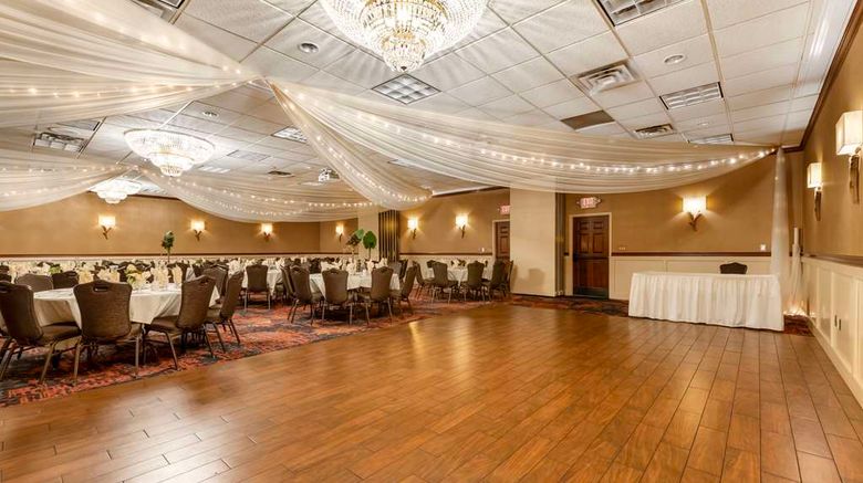 <b>Best Western Plus White Bear Country Inn Ballroom</b>. Images powered by <a href="https://iceportal.shijigroup.com/" title="IcePortal" target="_blank">IcePortal</a>.