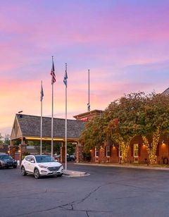 Best Western Plus White Bear Country Inn