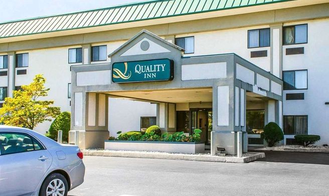 Quality Inn Harrisburg Exterior