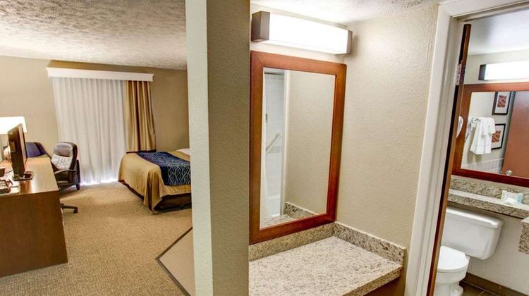 Comfort Inn Pittsburgh East Suite