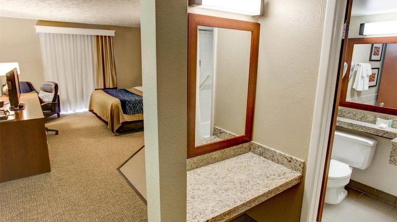<b>Comfort Inn Pittsburgh East Suite</b>. Images powered by <a href="https://iceportal.shijigroup.com/" title="IcePortal" target="_blank">IcePortal</a>.