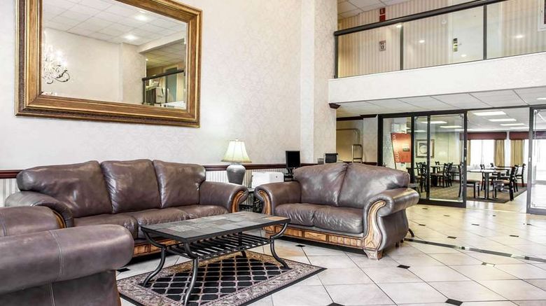 <b>Comfort Inn Trevose Lobby</b>. Images powered by <a href="https://iceportal.shijigroup.com/" title="IcePortal" target="_blank">IcePortal</a>.