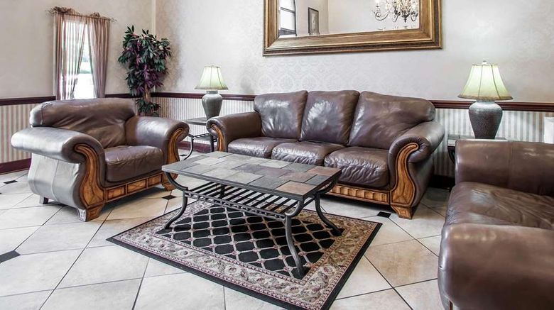 <b>Comfort Inn Trevose Lobby</b>. Images powered by <a href="https://iceportal.shijigroup.com/" title="IcePortal" target="_blank">IcePortal</a>.