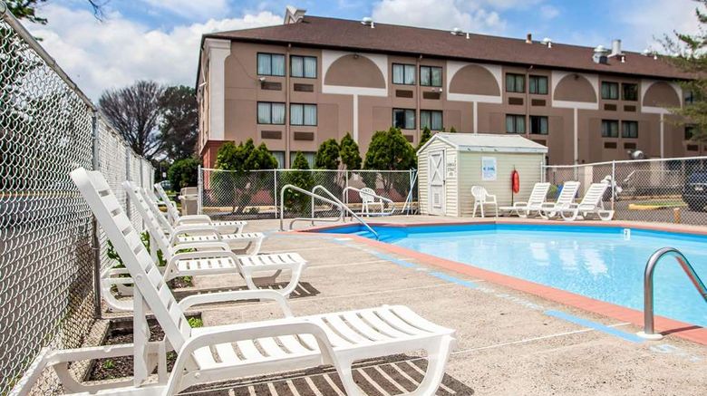 <b>Comfort Inn Trevose Pool</b>. Images powered by <a href="https://iceportal.shijigroup.com/" title="IcePortal" target="_blank">IcePortal</a>.