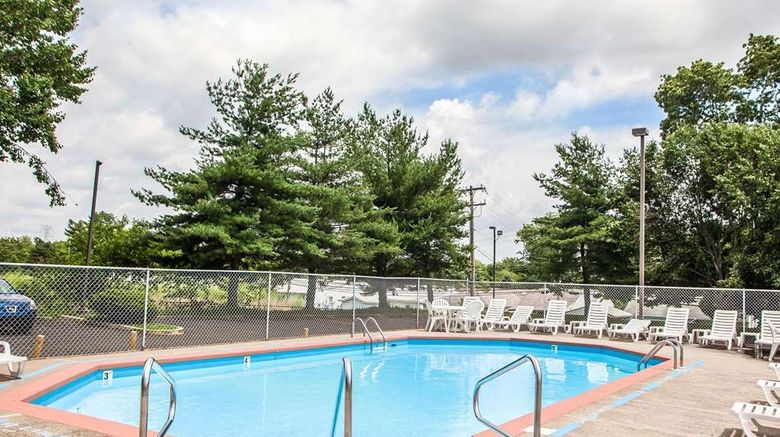 <b>Comfort Inn Trevose Pool</b>. Images powered by <a href="https://iceportal.shijigroup.com/" title="IcePortal" target="_blank">IcePortal</a>.