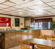 Econo Lodge Inn & Suites Lobby