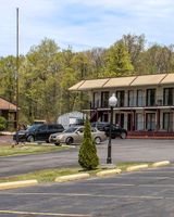 Econo Lodge Inn & Suites