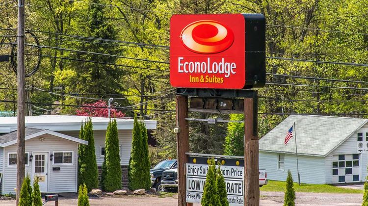 Econo Lodge Inn & Suites Exterior