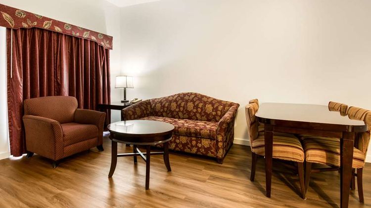 Econo Lodge Inn & Suites Suite