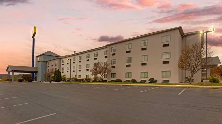 Comfort Suites Bloomsburg Exterior