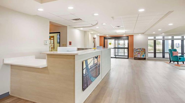 Comfort Suites Bloomsburg Lobby