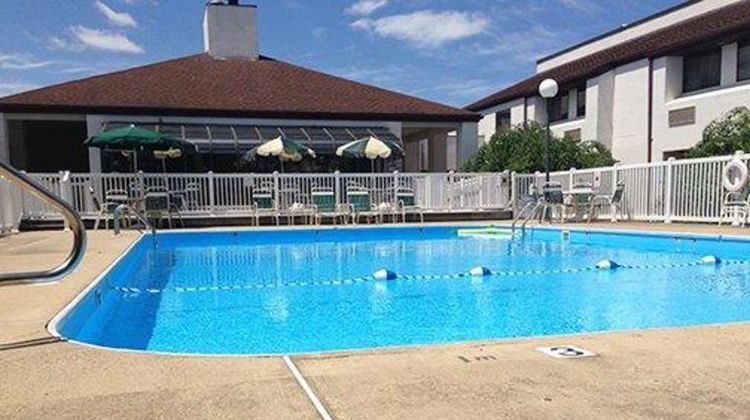 Quality Inn New Columbia Pool