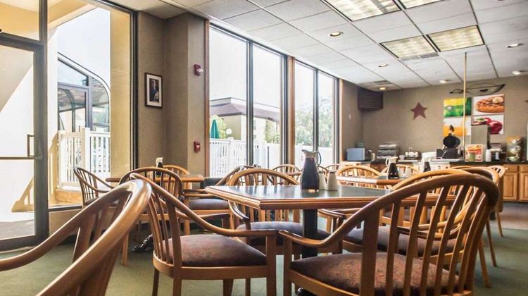 Quality Inn New Columbia Restaurant