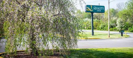 Quality Inn New Columbia Exterior