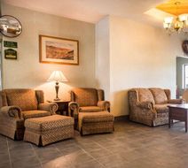 Quality Inn New Columbia Lobby