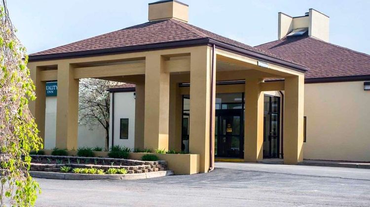 Quality Inn New Columbia Exterior