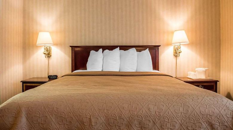 <b>Quality Inn Pittsburgh Airport Room</b>. Images powered by <a href="https://iceportal.shijigroup.com/" title="IcePortal" target="_blank">IcePortal</a>.