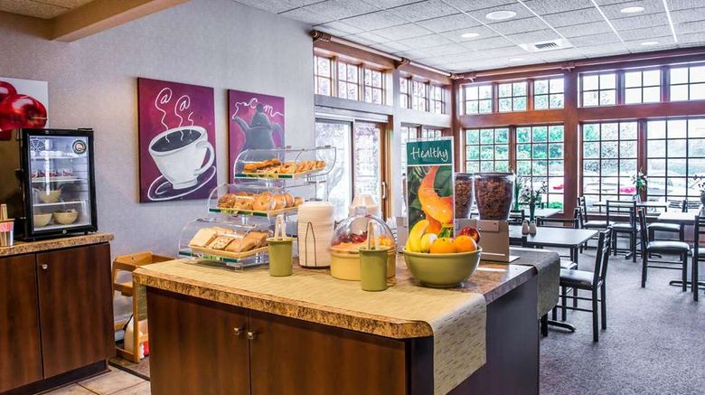 <b>Quality Inn Pittsburgh Airport Restaurant</b>. Images powered by <a href="https://iceportal.shijigroup.com/" title="IcePortal" target="_blank">IcePortal</a>.