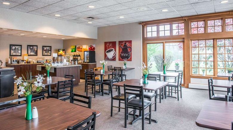 <b>Quality Inn Pittsburgh Airport Restaurant</b>. Images powered by <a href="https://iceportal.shijigroup.com/" title="IcePortal" target="_blank">IcePortal</a>.
