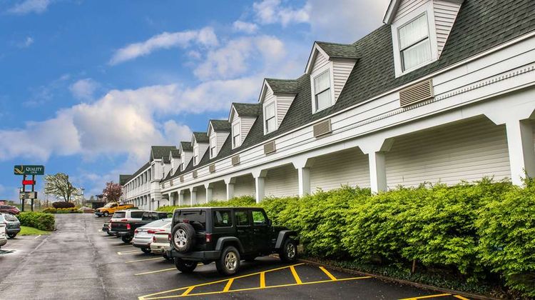 Quality Inn Pittsburgh Airport Exterior