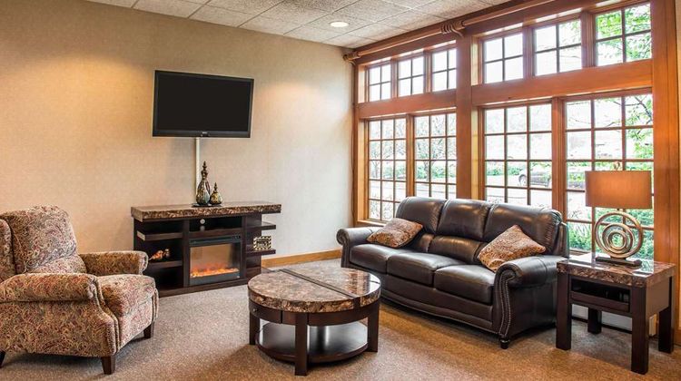 Quality Inn Pittsburgh Airport Lobby